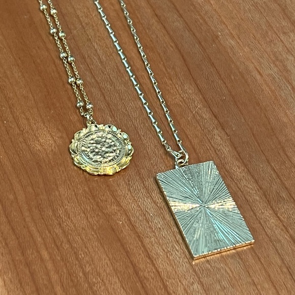 🏵️ Set of 2 Stacking Necklaces - Picture 2 of 2
